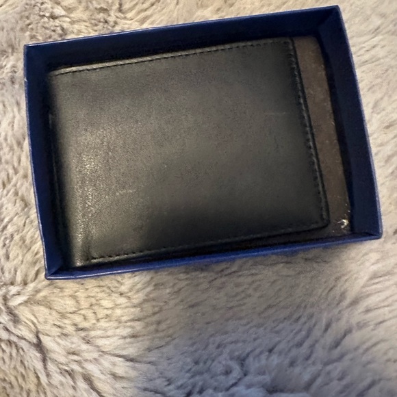 NWT- ROYCE GENUINE LEATHER BIFOLD WALLET - Picture 6 of 7